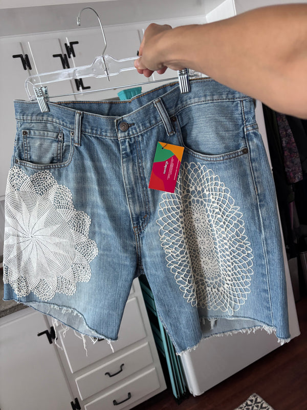 Doily upcycled jorts