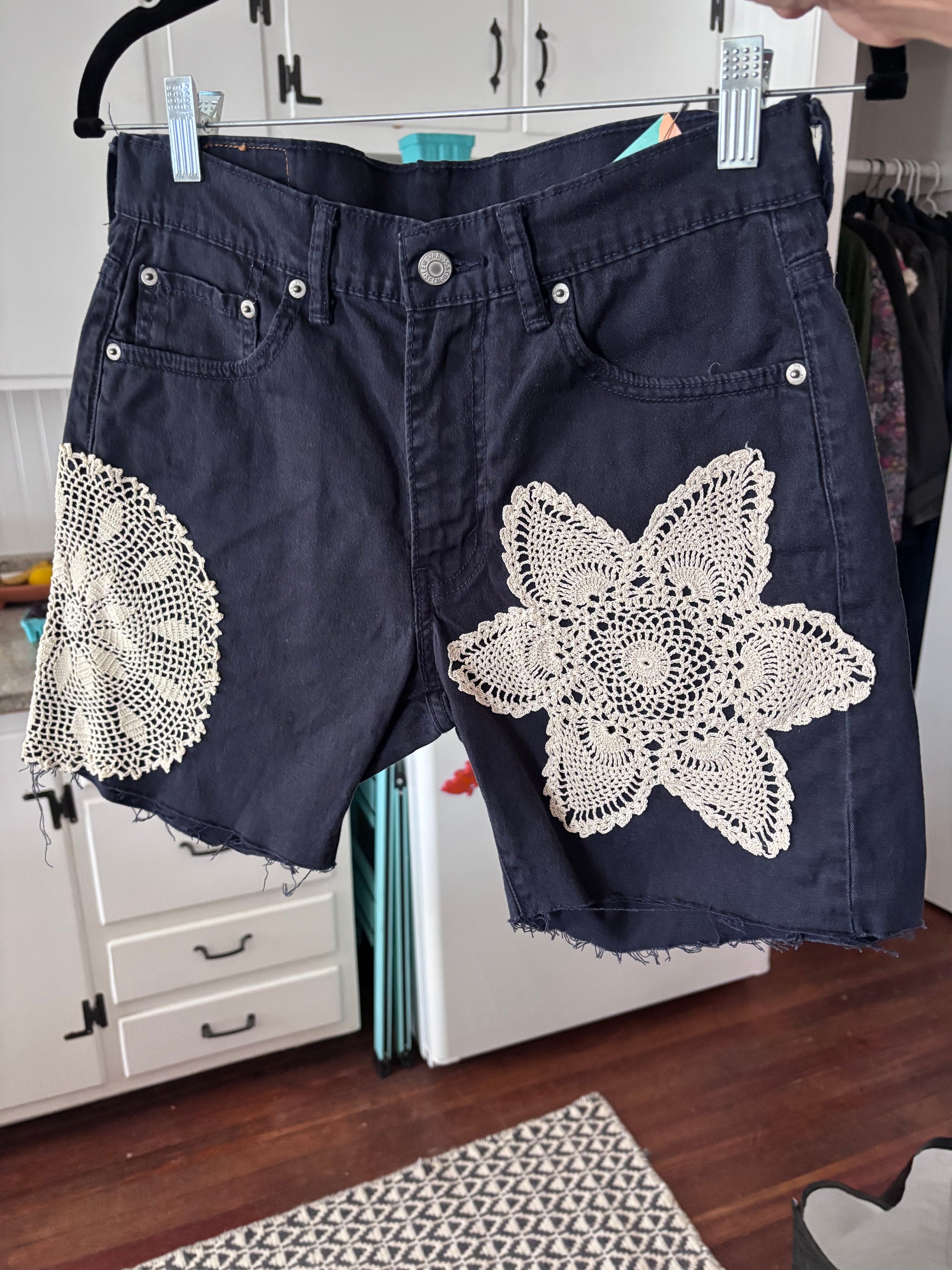 Doily upcycled jorts