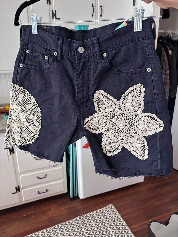 Doily upcycled jorts